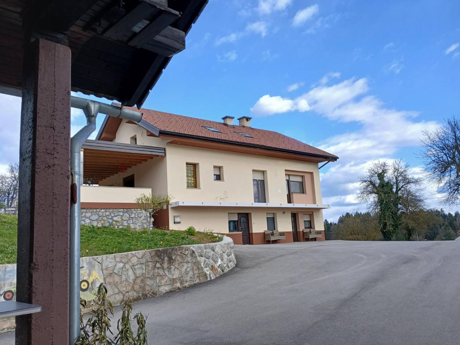 Luxury Apartment Ana With Hot Tub Visnja Gora ภายนอก รูปภาพ